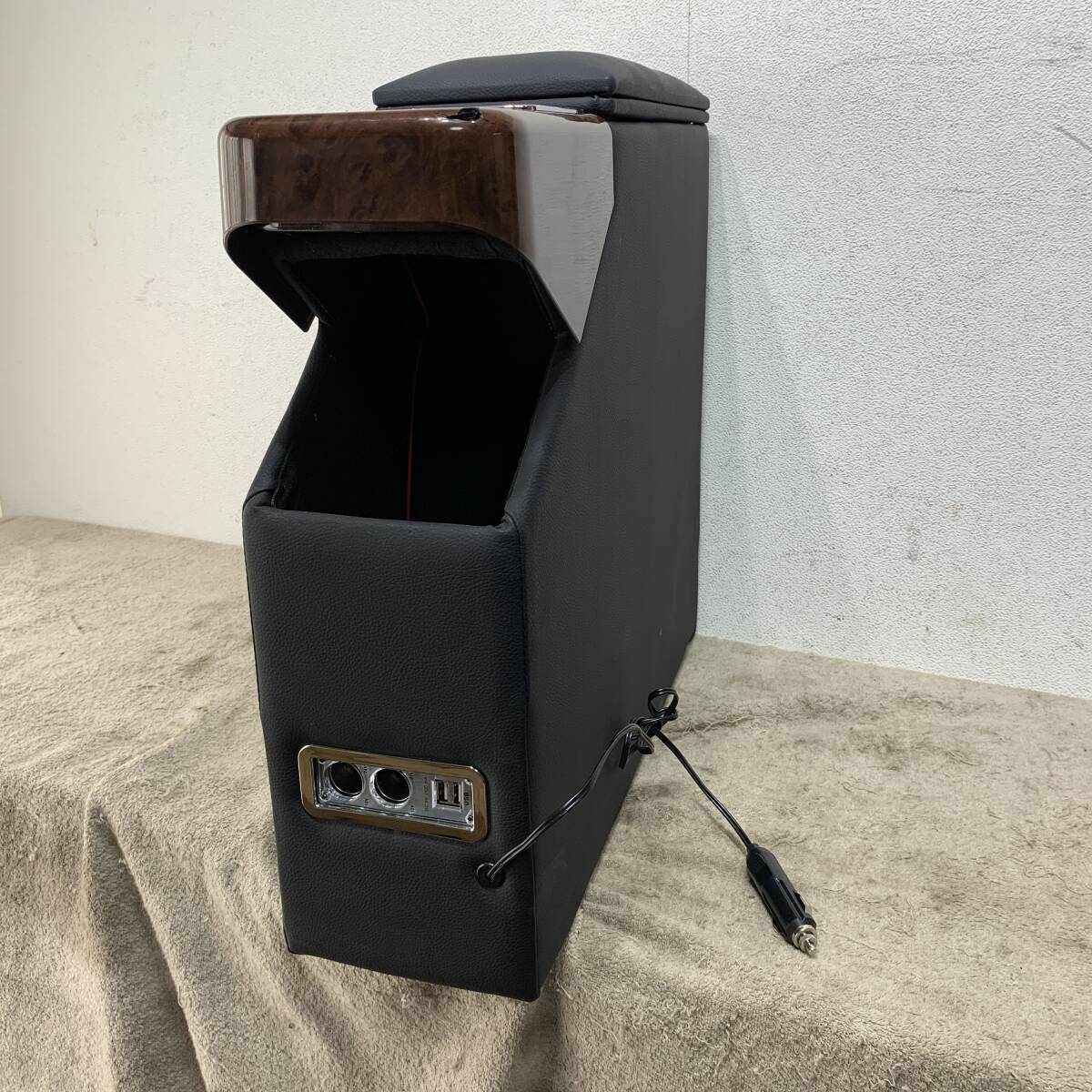トヨタ　ルーミー　タンク　ウッド調　センターコンソールボックス　アームレスト　ドリンクホルダー　　USBポート　シガー　XZ4711