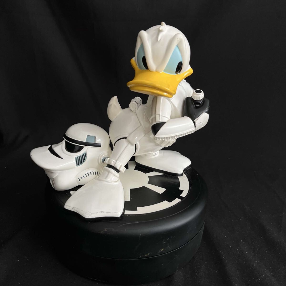R 【世界限定1977体】ドナルド ストームトルーパー 23cm Disney × STAR WARS フィギュア Donald Duck as Stormtrooper R2607135