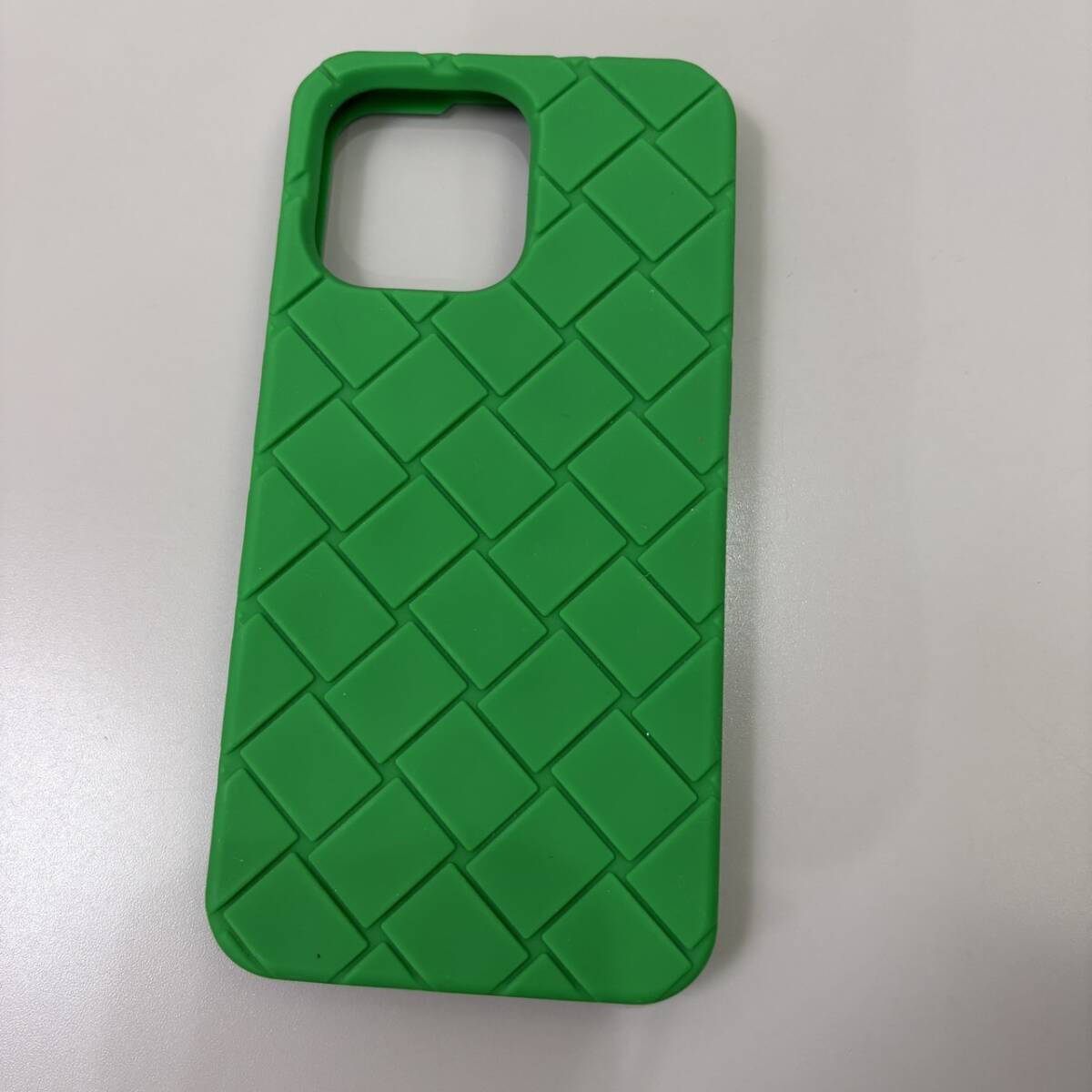 BOTTEGA VENETA ボッテガヴェネタ　イントレチャート　ラバー　緑　グリーン　iPhoneケース　スマホケース　スマートフォンアクセサリー