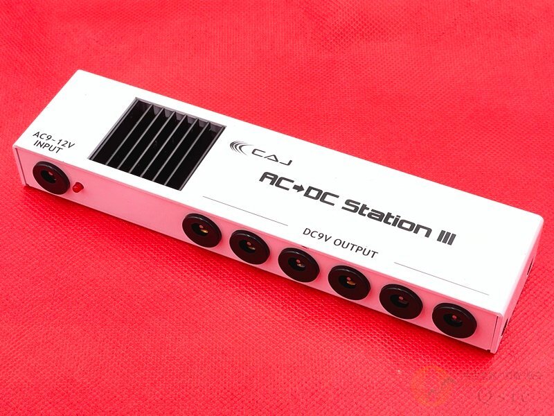 [中古] CAJ AC/DC Station III 6つの9V DC端子を搭載/クリアで安定した電源を供給 [SMM74]【梅田店在庫】