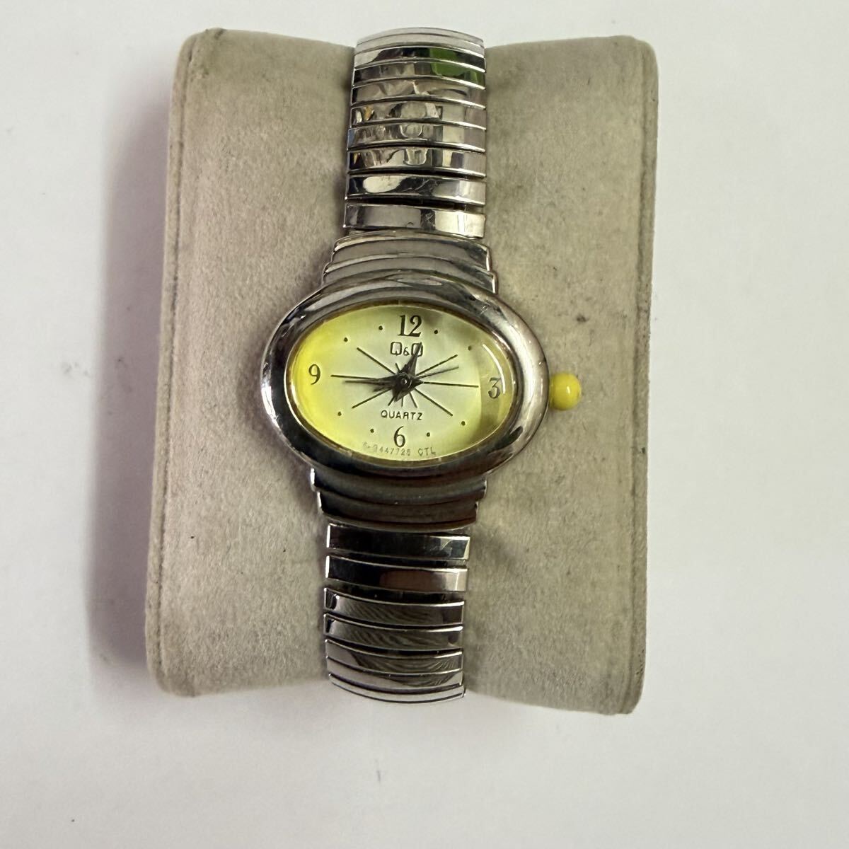 【稼働品】CITIZEN Q&Q レディース 腕時計 クォーツ オーバル イエロー系文字盤 蛇腹ベルト エリプス