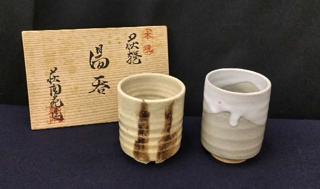 1円～【未使用品】萩焼 本焼 萩焼窯元 椿秀窯 萩陶苑造 湯呑×ペア2客 白釉薬＆鉄絵 夫婦湯呑 共箱付き 組湯呑み 湯呑み【保管品】60