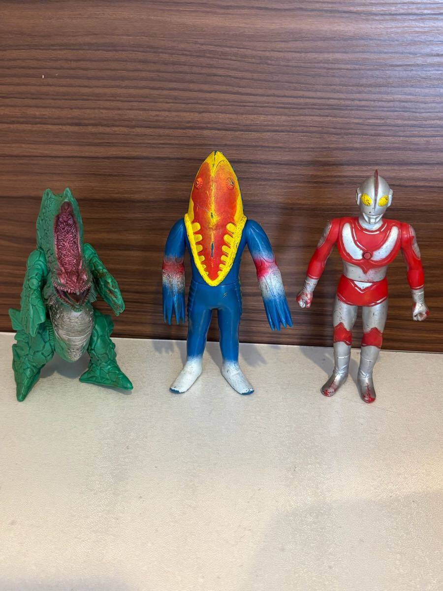 60 7.21.28 お51 ソフビ まとめて　BANDAI 12.97 MADE IN JAPAN 553.23 レイロンス　メトロ星人　1983 JAPAN 帰ってきたウルトラマン　1983