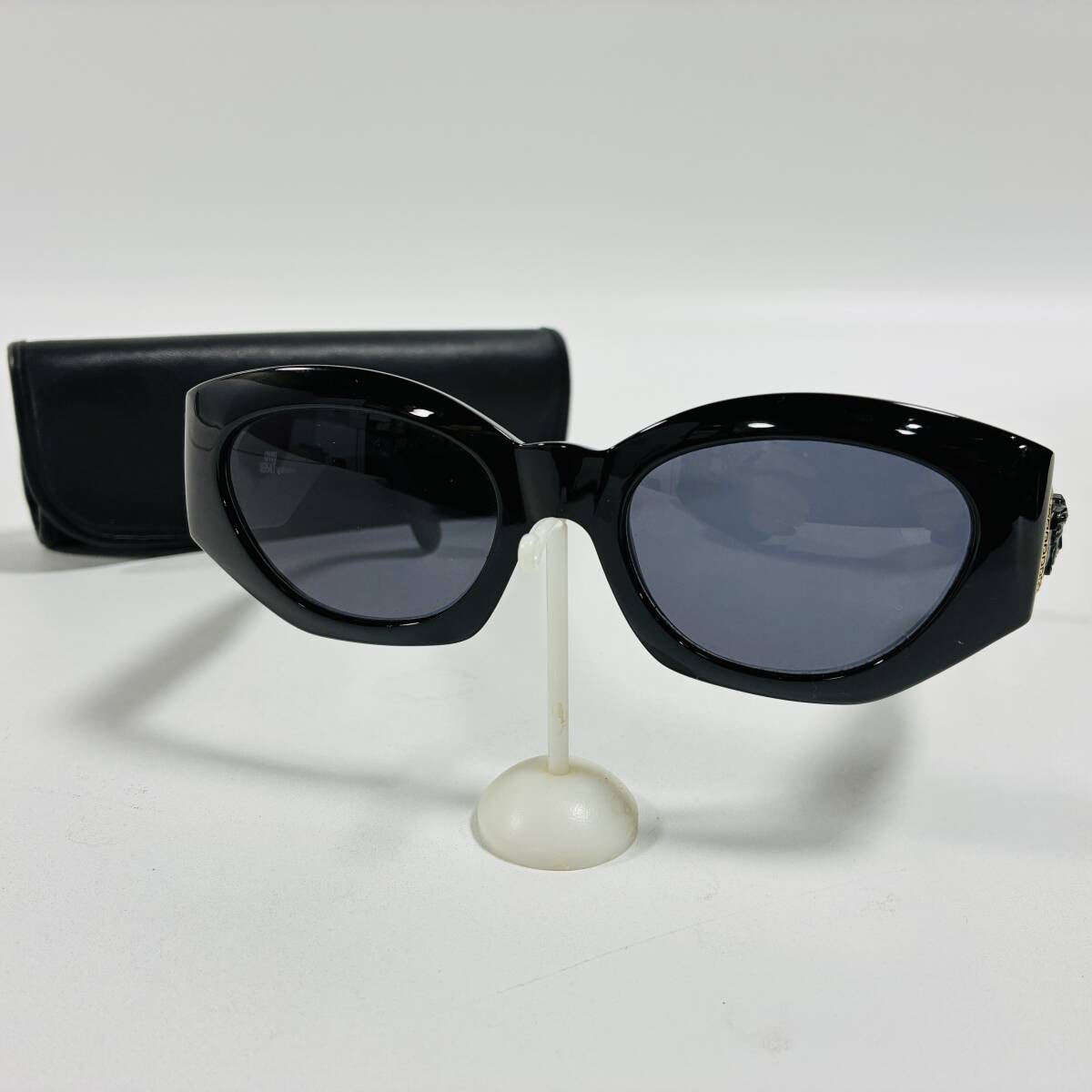 【54445C】GIANNI VERSACE ジャンニヴェルサーチ サングラス ブラック ケース付き MOD.420/E COL.852 メデューサ 黒 現状品 経年保管品