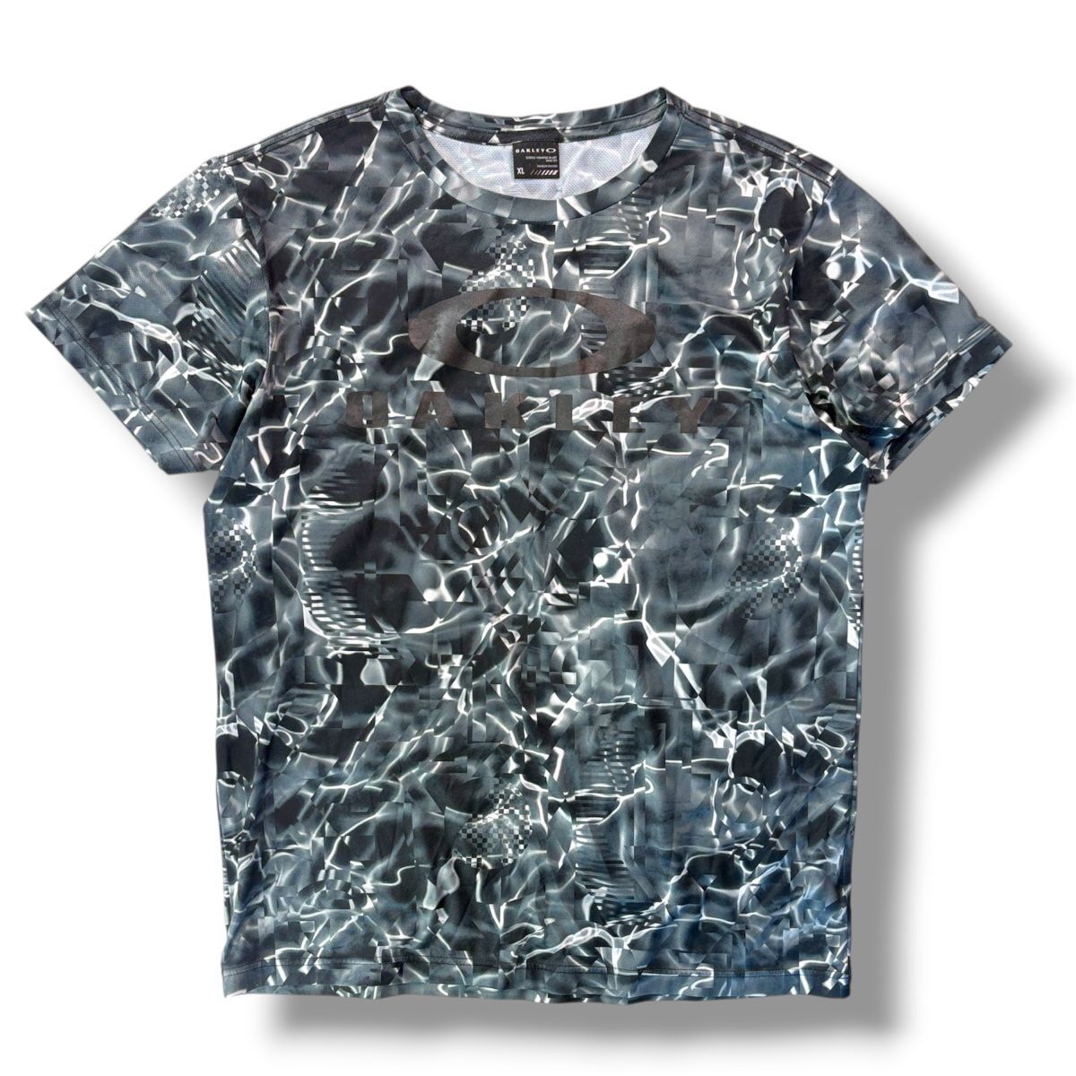 国内正規品★ OAKLEY オークリー メンズ ロゴ 総柄 半袖スポーツTシャツ グレー/黒 XL 吸汗速乾 ロゴプリント スポーツウェア トップス