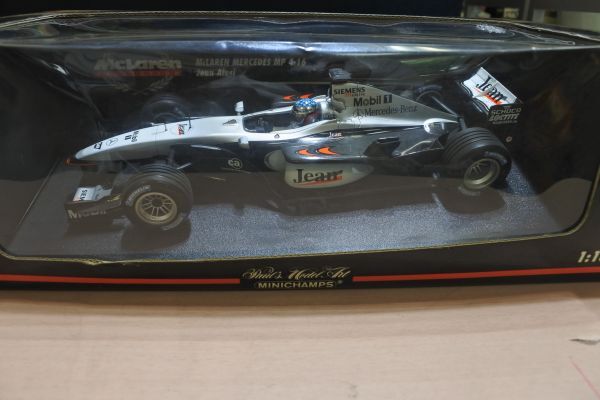 B0713　Minichamps ミニチャンプス 1/18 マクラーレン MP4 /16 ジャン.アレジ2002テストカー 80/定形外920 個別説明を必ずお読みください