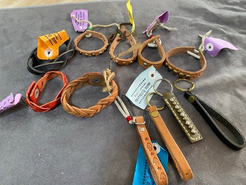 大量　レザー 小物　ブレスレット　キーホルダー ストラップ　 ハンドメイド 革 ブラック メンズ スタッズ 本革 腕輪☆ちょこオク☆60