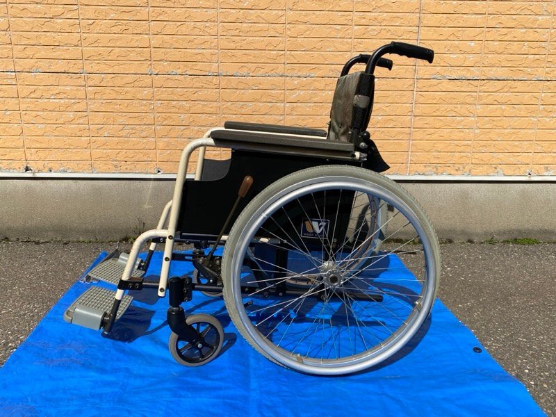 直接引渡し歓迎！ WHEELY 折りたたみ式 車椅子 介助用 ☆ちょこオク☆家財便C