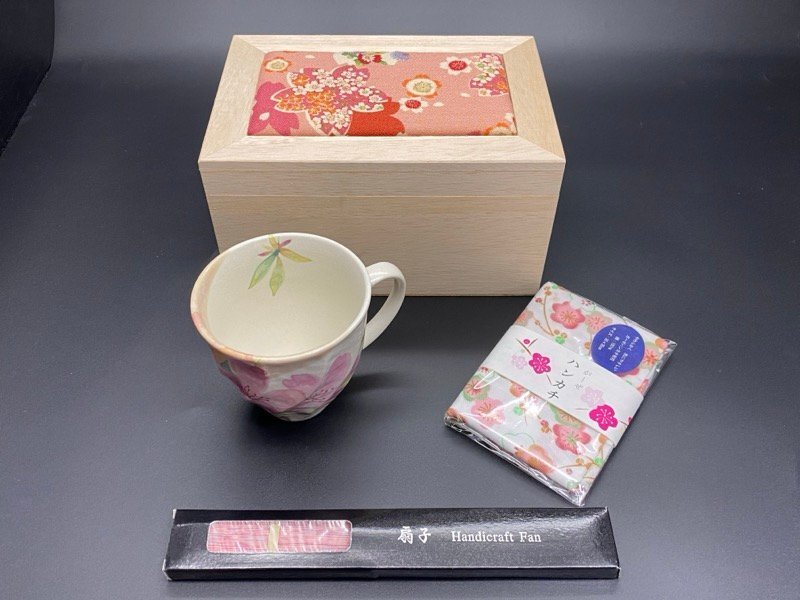 美濃焼 和藍 花かおり 3点セット 共箱 マグカップ 扇子 ハンカチ ☆ちょこオク☆60