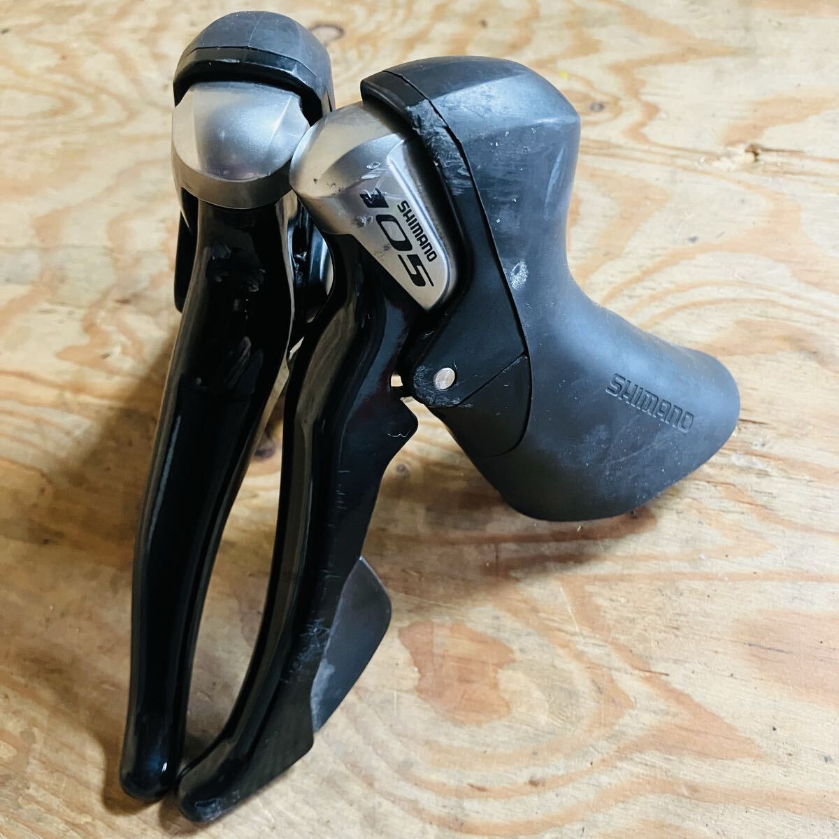 SHIMANO 105 ST-5800 STIレバー 2×11速対応 ラバーにベタつきはございません