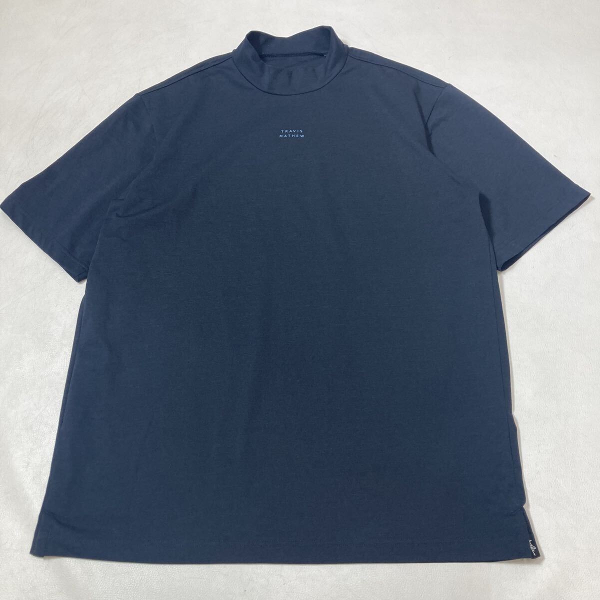 256 美品 24SS Travis Mathew ゴルフウェア 半袖シャツ XL ロゴ入り半袖モックネック 7AJ012 ネイビー トラヴィスマシュー GOLF 60716O