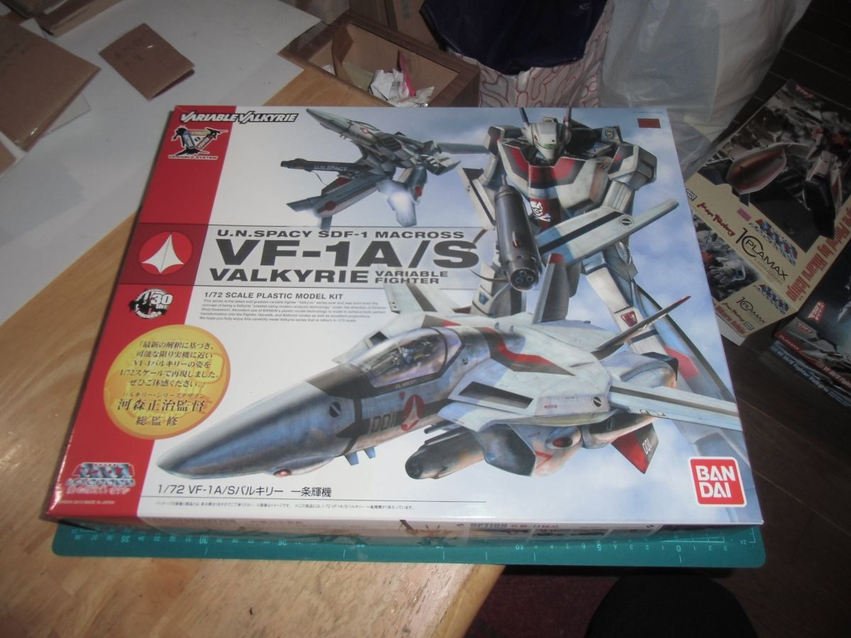 1/72　VF-1A/S バルキリー　バンダイ　超時空要塞マクロス　三形態完全変形