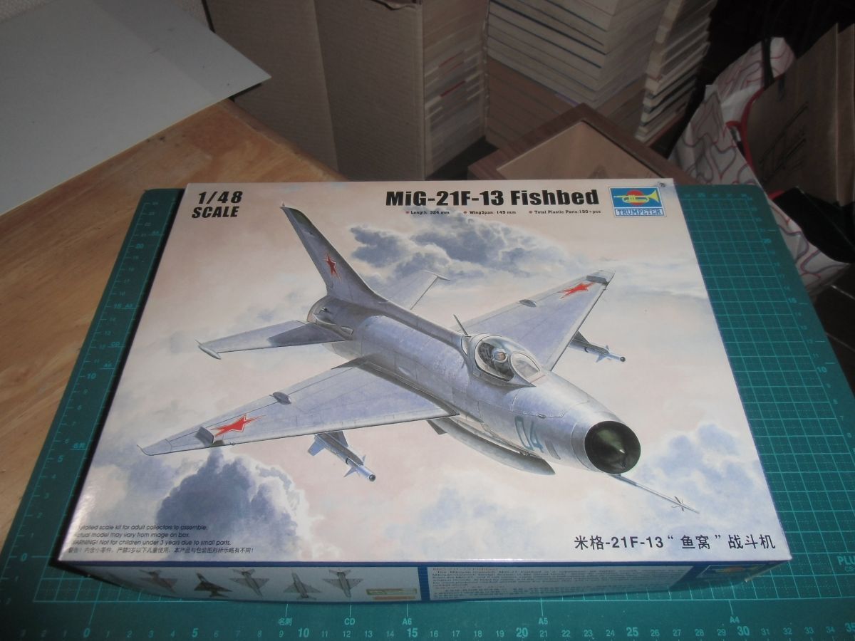 1/48　MiG-21F-13 フィッシュベッド　初期量産型　トランぺッター TRUMPETER 02858　ミグ21　FISHBED-C