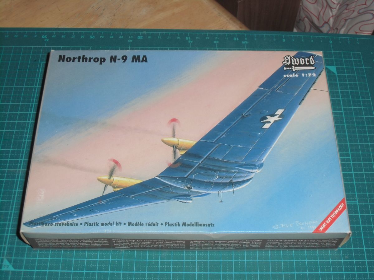 1/72　ノースロップ N-9MA　全翼実験機 フライングウイング　ソード SWORD　SW72001SE