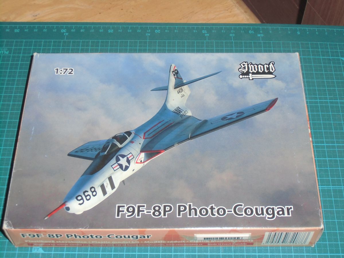 1/72　グラマン F9F-8P フォト クーガー偵察型　ソード SWORD SW72087　Photo Cougar　エッチングパーツ付