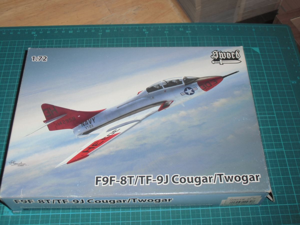 1/72　グラマン F9F-8T/TF-9J クーガー　複座練習機　ソード SWORD SW72093　COUGAR/TWOGAR
