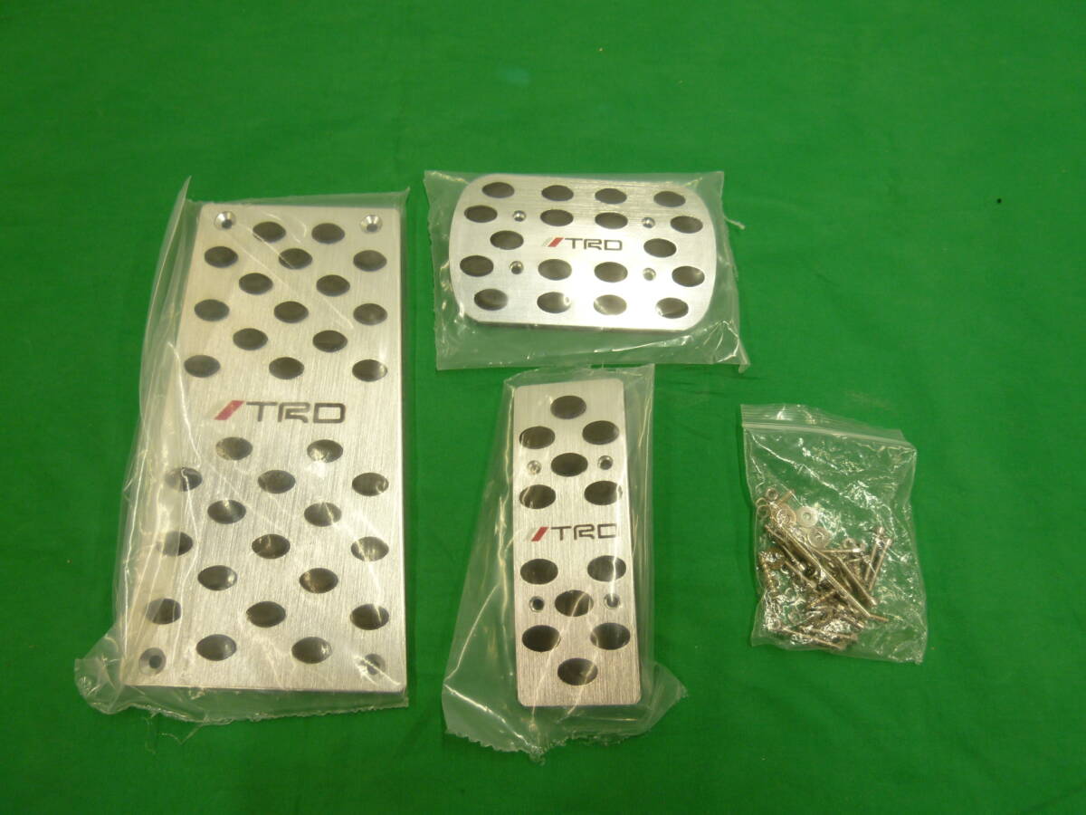 【9222】アルヴェル　ＴＲＤ　アルミペダルカバー　未使用品