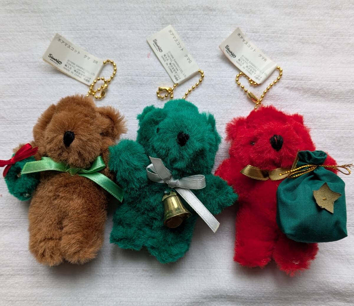 レア　サンリオ　クマ　ぬいぐるみ　ボールチェーン　クリスマス　ボアマスコット　キーホルダー　1998年　レトロ　当時物 ３個　赤緑茶