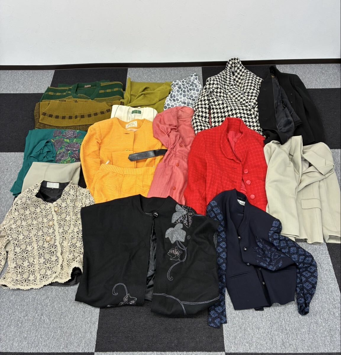 婦人服 おしゃれ服 フリーサイズ トップス ブラウス セットアップ ワンピース スカート 16着