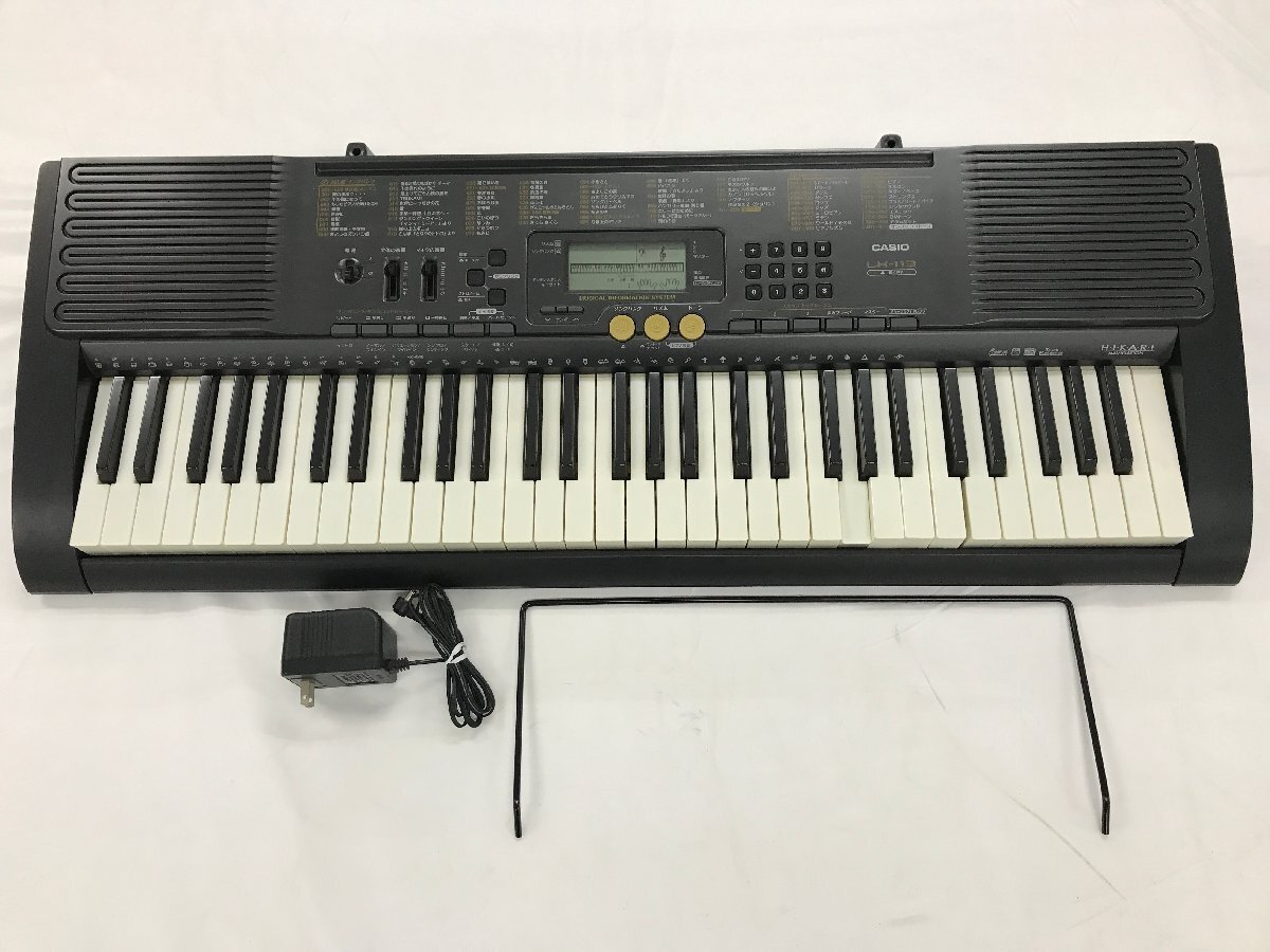 【10-7-5313】ジャンク CASIO カシオ キーボード LK-113 電子ピアノ 61鍵盤 光ナビゲーション 譜面立て アダプター付き 初心者