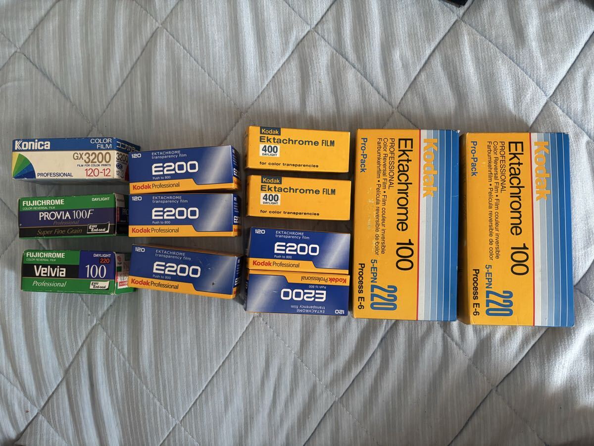 ブローニーフィルム各種とケース・フィルムマウント 期限切れフィルム