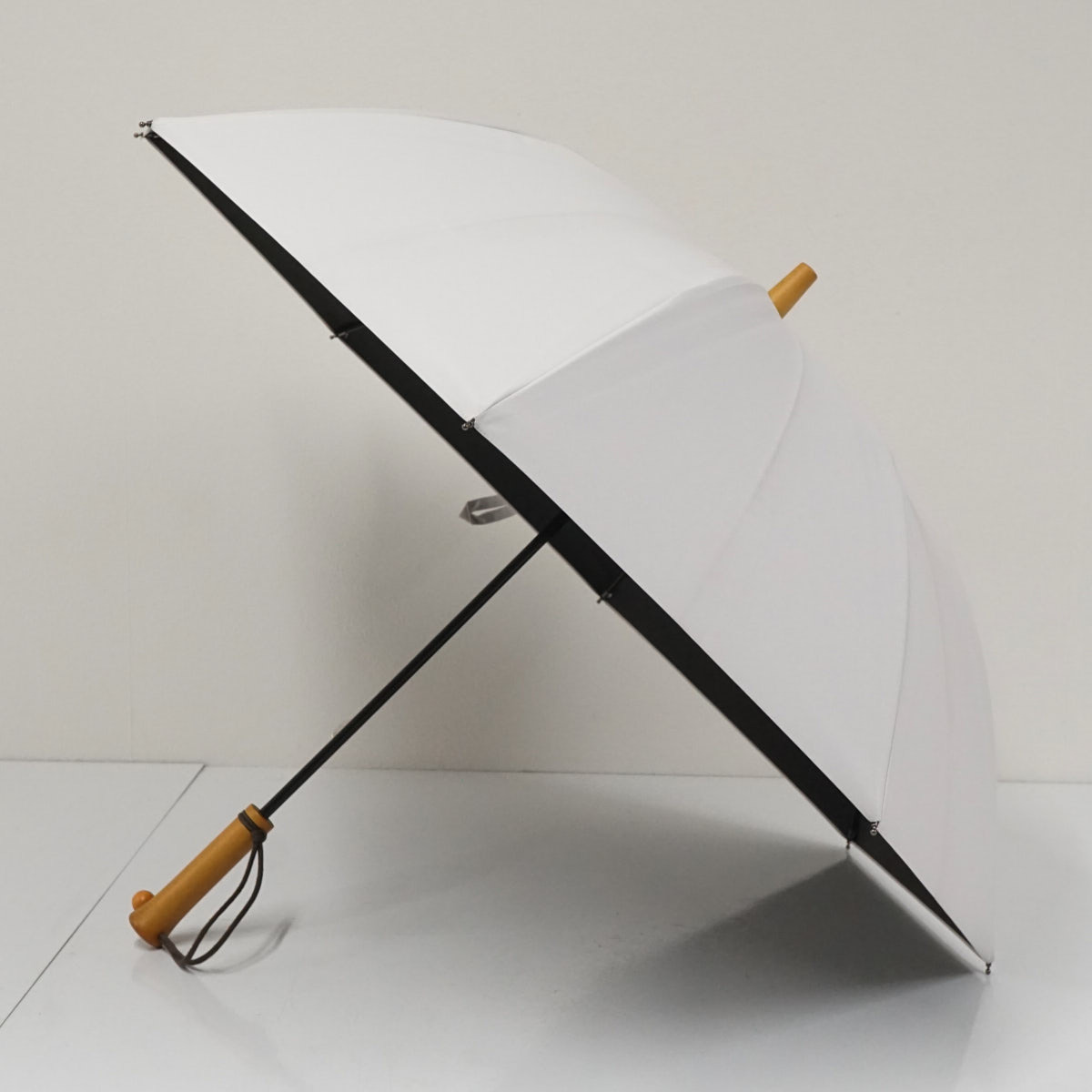 サンバリア100 完全遮光日傘 USED美品 Sサイズ 無地 ホワイト UV カーボン骨 ストレート手元 遮熱 47cm S4313