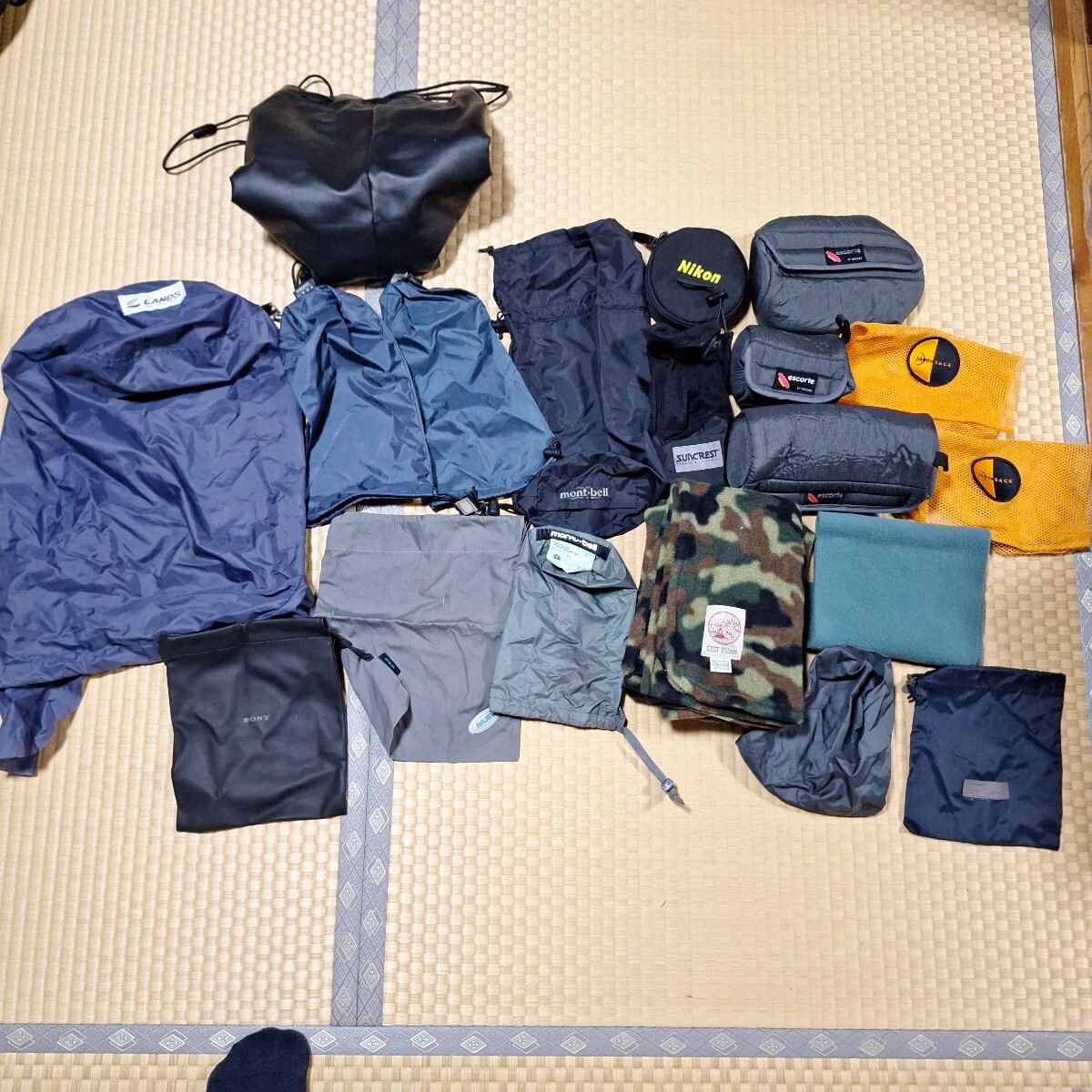 ポーチ セット 小物入れ　カメラ　レンズバック　山岳登山　迷彩フリース　SONY　mont-bell　Nikon　MOONSACK EAST Village LANDS セット