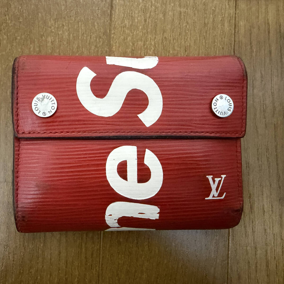 【即決！ヤフー鑑定OK！修理証明書あり】ルイヴィトン×シュプリーム 三つ折り財布レッド チェーン付 品番M67755 LOUIS VUITTON SUPREME 