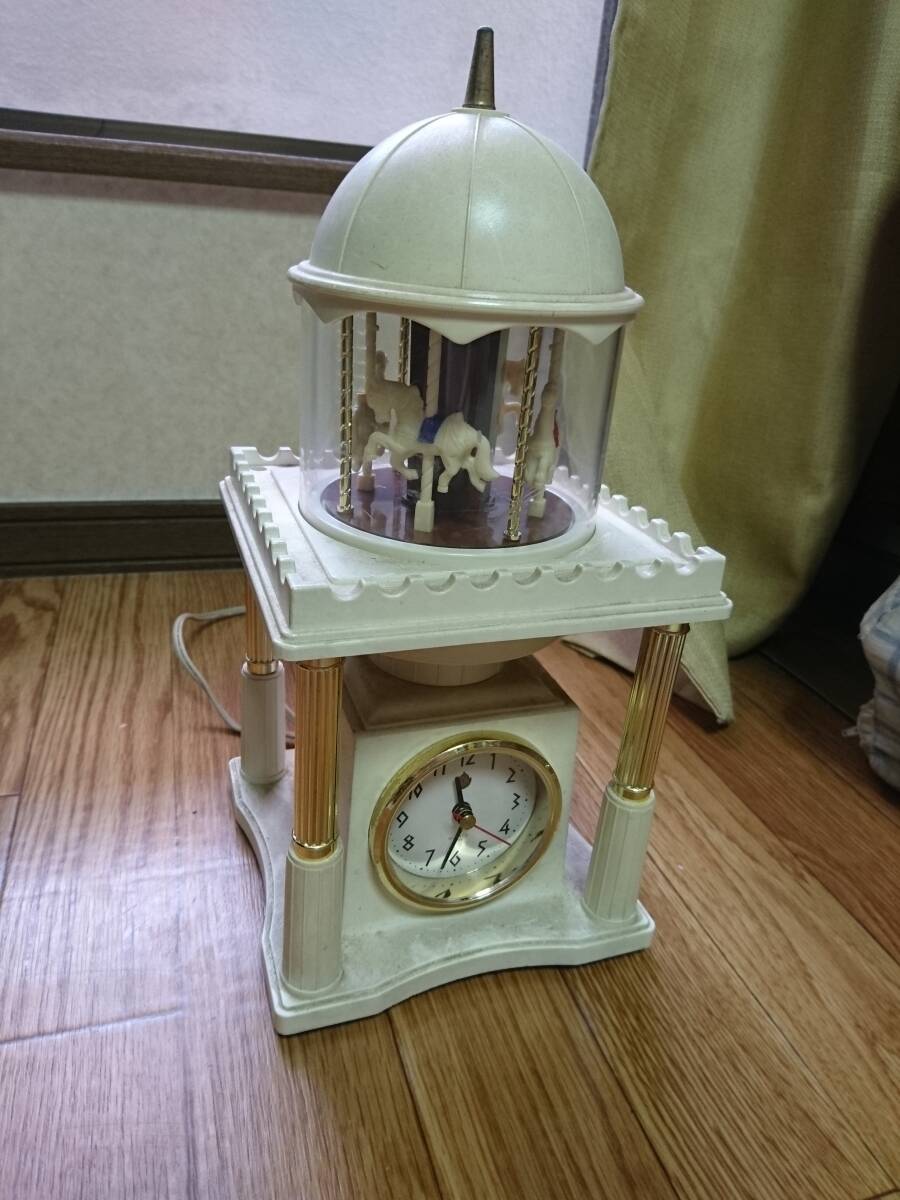  メリーゴーランド クオーツ 時計 インテリア 雑貨 小物 置物 オブジェ 昭和 レトロ 木馬 卓上時計 鹿野漆器 希少 骨董 マニア