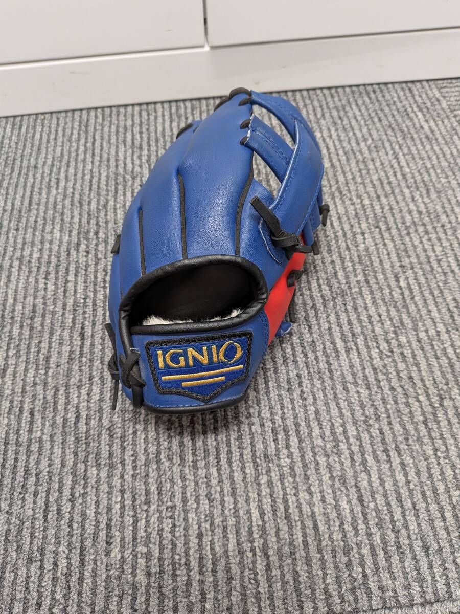 ☆439D　IGNIO　ジュニア　軟式野球グローブ　右投げ　ブルー＆RED