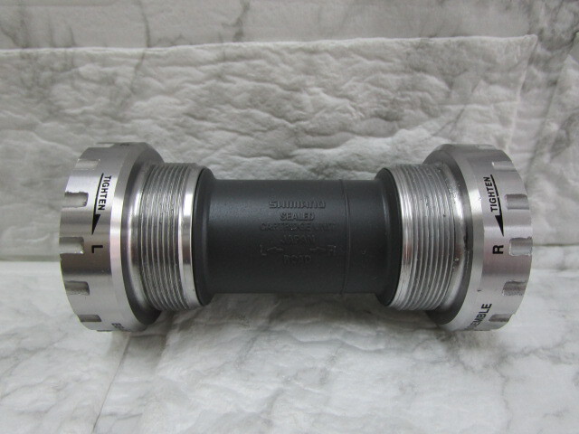 W.26.G.17　TO　☆　自転車用ボトムブラケット（BB)　SHIMANO　BB-RS500　ホローテックⅡ　BSA　シルバー、グレー　USED　☆