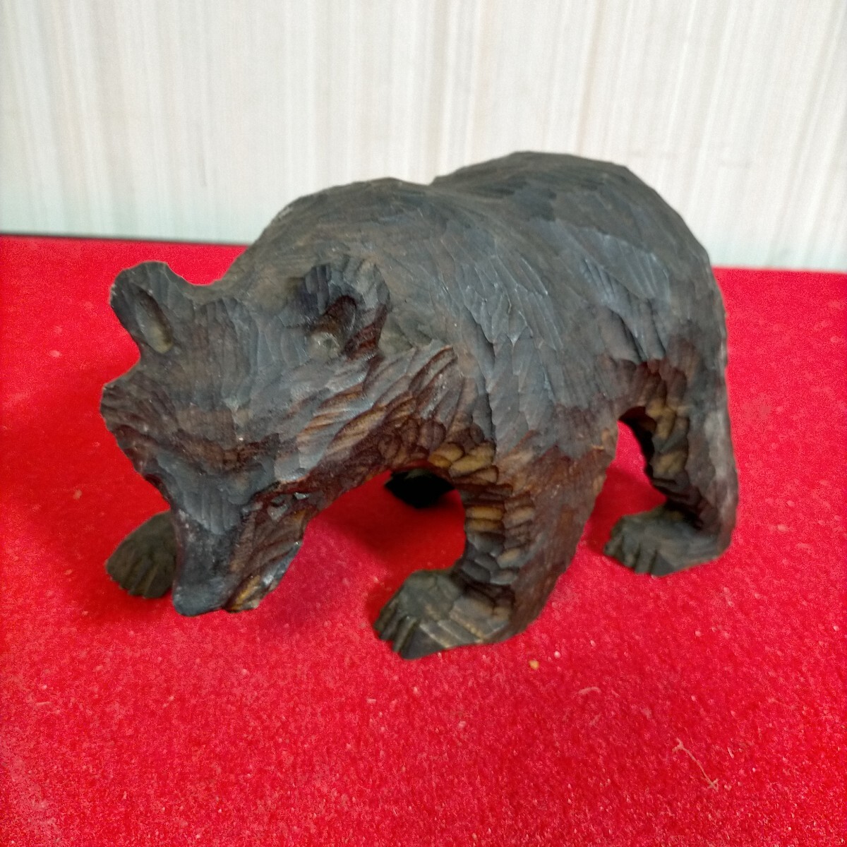 ● 木彫りの熊　 置物　北海道　 民芸品　●V-10