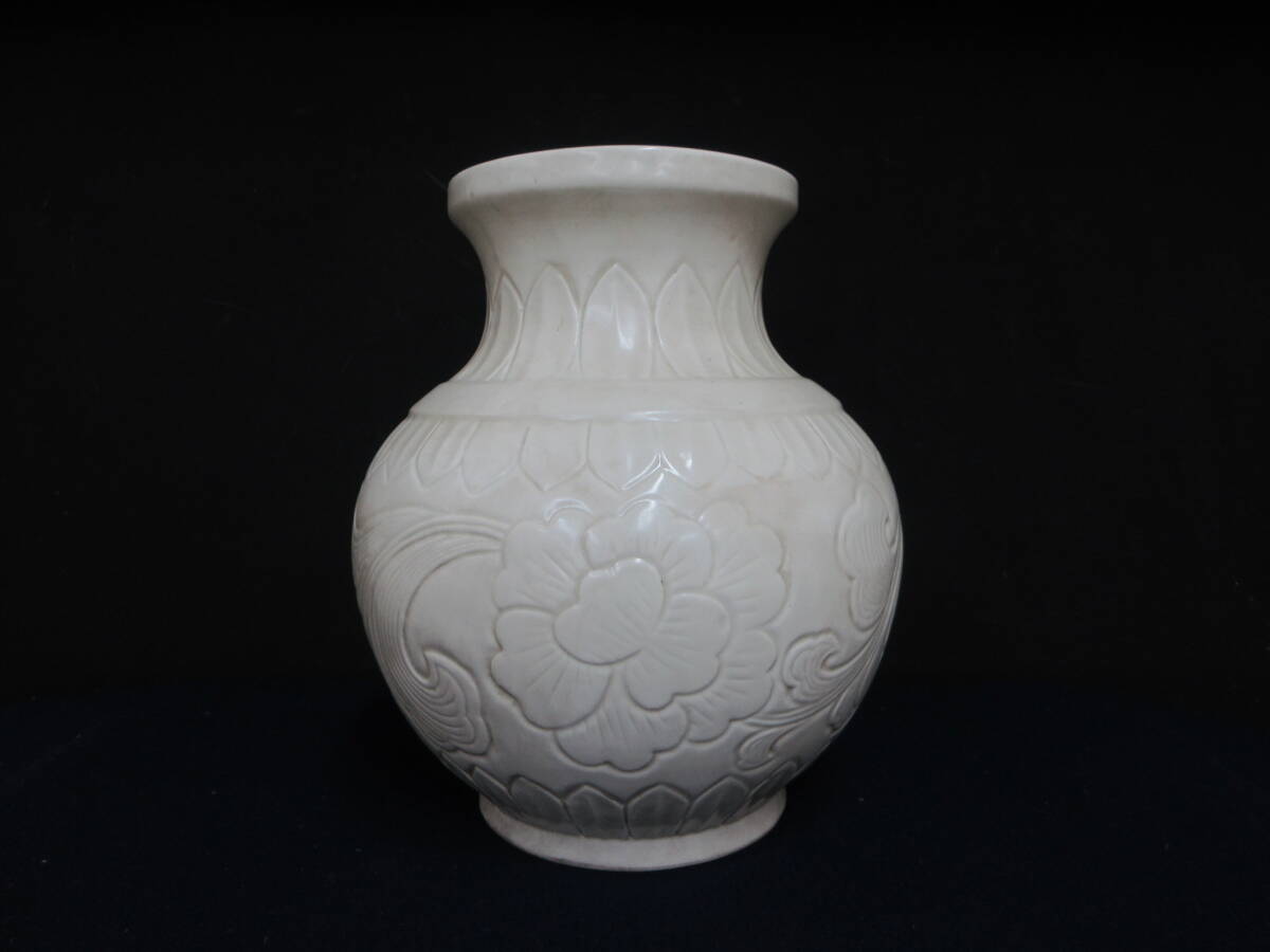 Ｔ５６７１　中国　北宋　定窯　白磁　刻花牡丹文壷　高２８．５ｃｍ　唐物　古玩