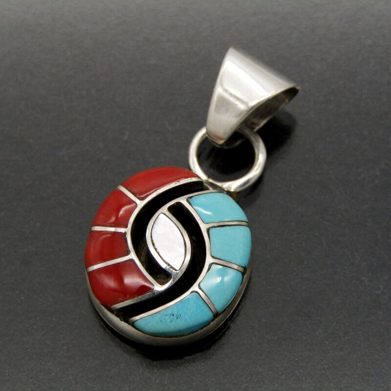 美品 Amy Wesley ズニ族 ペンダント ターコイズ コーラル インレイ エイミーウェズリー フレンドシップ ネックレストップ 28012994
