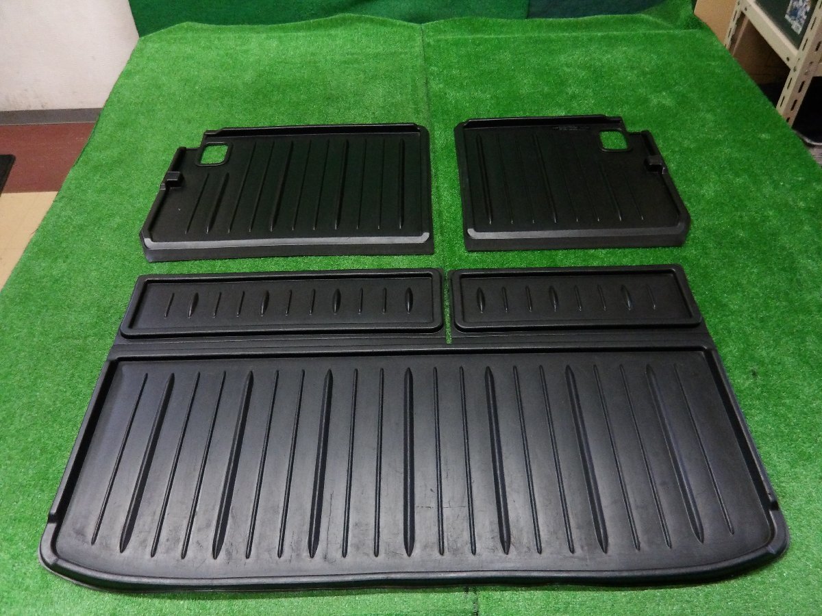 LY3P　MPV　ラゲッジトレイ　トランクトレイ　トレー