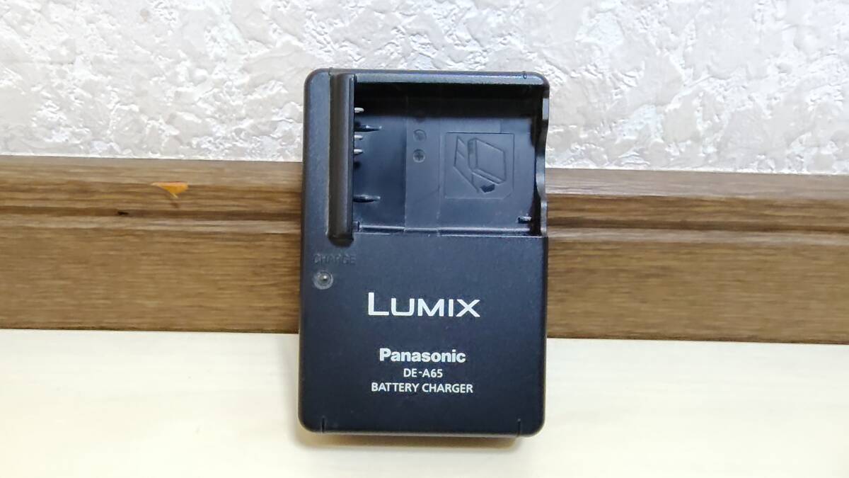 現状渡し 通電/充電OK Panasonic Lumix 純正 デジカメ 充電器 バッテリーチャージャー DE-A65 充電池 DMW-BCG10 土日祝も発送可◎