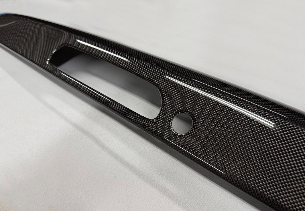 200系ハイエース　クリヤー塗装済平織りカーボンルーフスポイラー 標準ボディー 1型2型3型4型5型6型7型8型9型ダークプライム