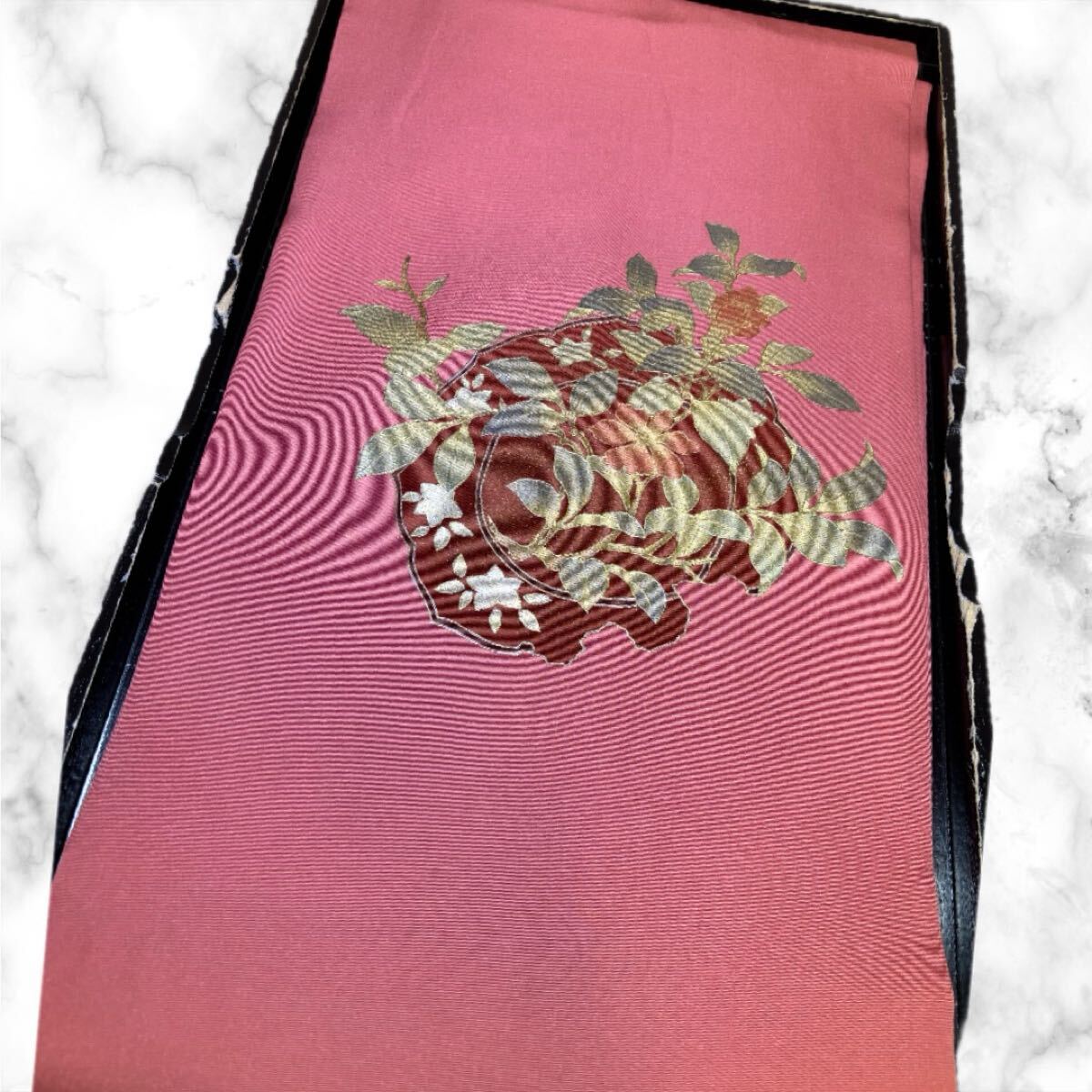名古屋帯　正絹　金彩　丸紋　花　華　草葉　お太鼓柄　ピンク　着物　和服　和装　リメイク　染め替え　ハンドメイド　生地　衣装　高級