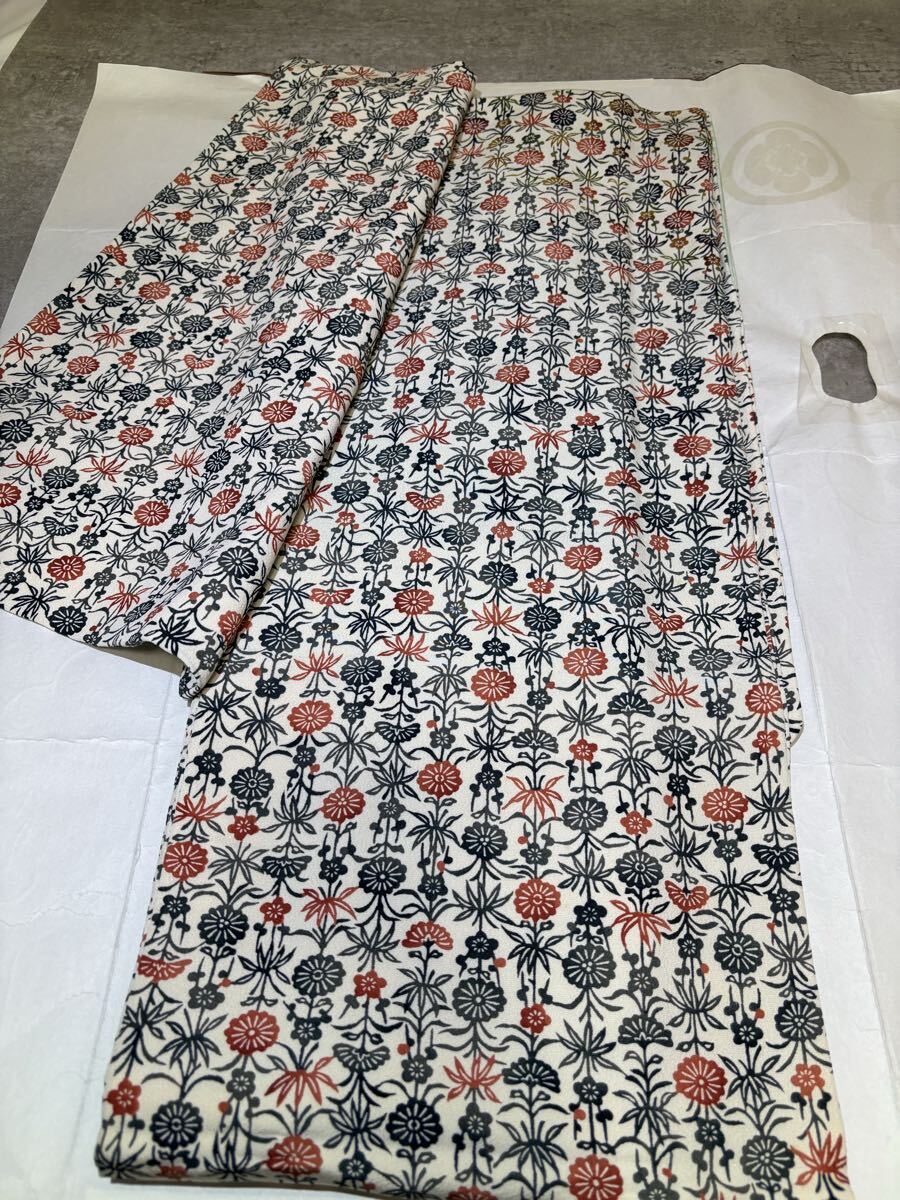 小紋　正絹　草葉　花　華　白色地　着物　和服　和装　リメイク　染め替え　ハンドメイド　生地　衣装　百貨店　高級