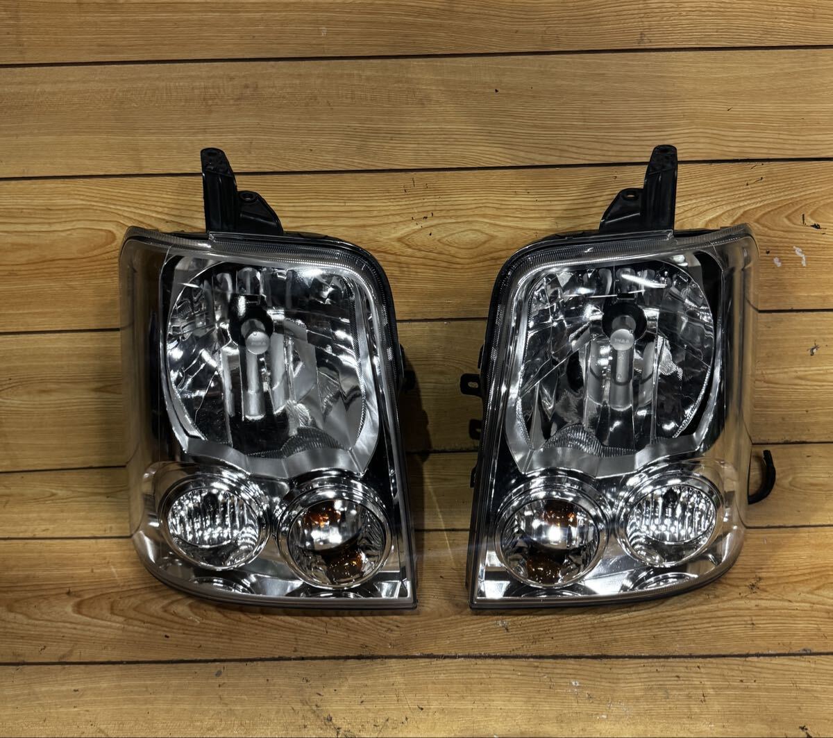 スズキ エブリィワゴン DA64W 純正 ヘッドライト ヘッドランプ 左右セット LEDランプ付き HCR-503 LE04H6128 中古品 ( 1960 ）