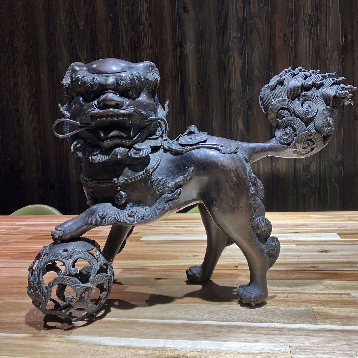玉乗り獅子 置物 縁起物 魔除け インテリア 金属工芸 銅製