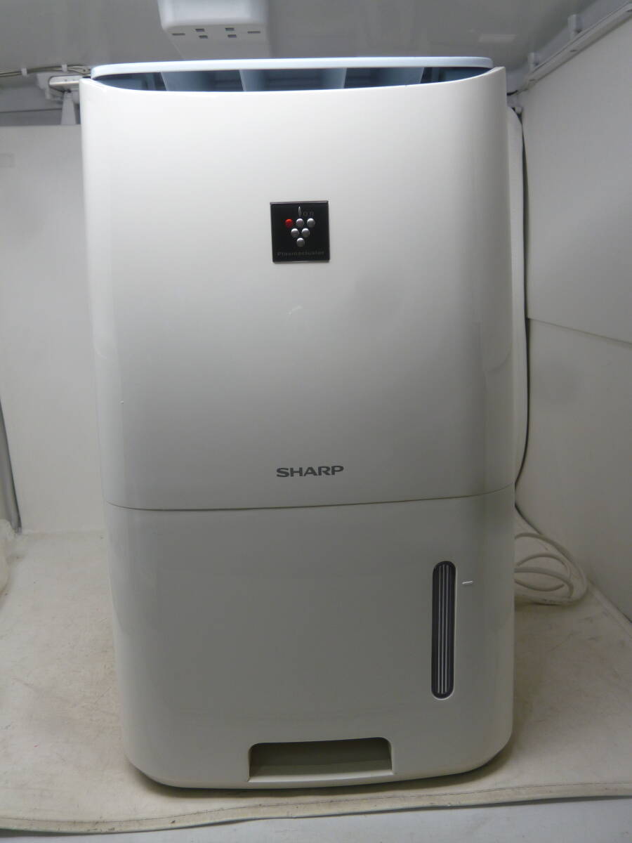 中古 SHARPシャープ 除湿機 CV-71-W 2018年製 [B-484] 送料無料(北海道・沖縄・離島・佐川急便中継料金がかかる地域は除く)