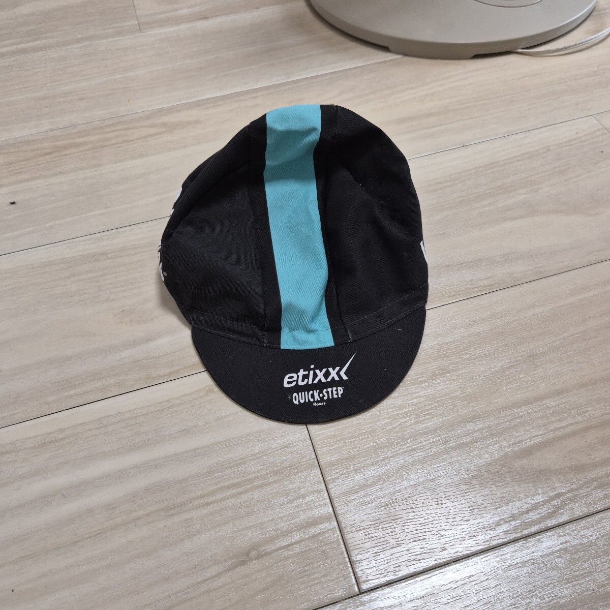 Etixx Quick-Step サイクルキャップ ブラック アクアブルー