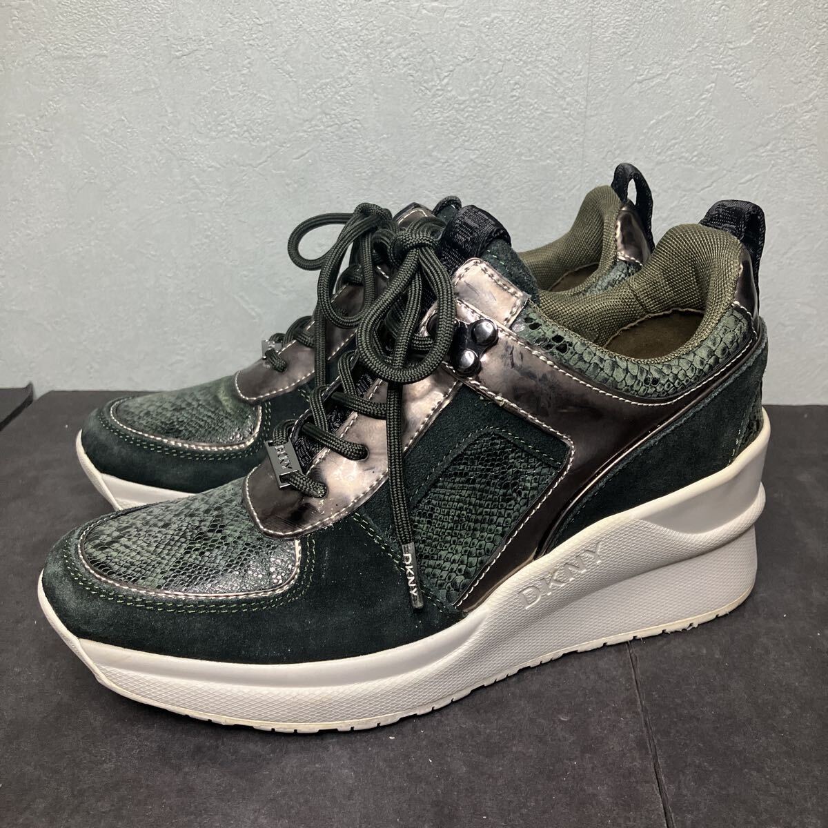 DKNY ダナキャランニューヨーク　スニーカー　厚底　ウェッジソール　レディース