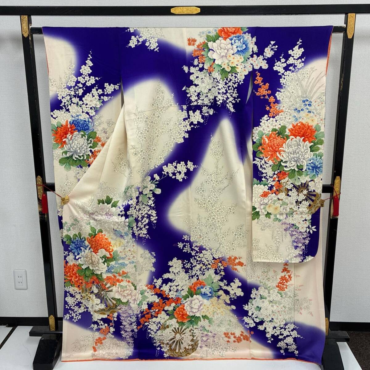 振袖 正絹 金駒刺繍 美しい染めの花草 暈し染め 袷 着物 a-1381