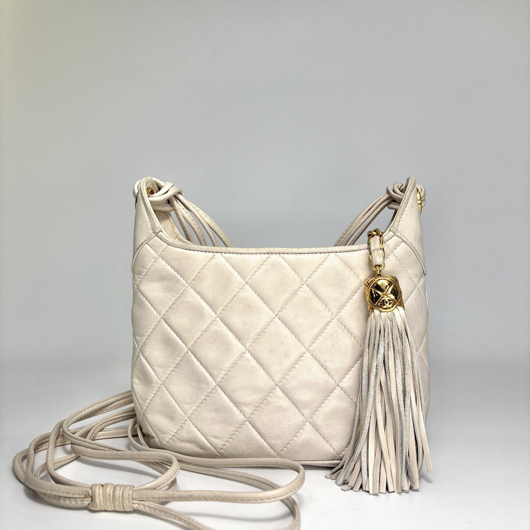 超極美品 CHANEL シャネル ラムスキン ホワイト ショルダーバッグ フリンジ タッセル レディース シール有 ヴィンテージ 