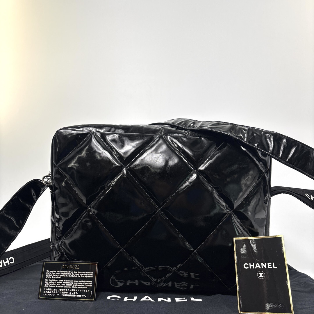 極美品 CHANEL シャネル マトラッセ ショルダーバッグ メッセンジャーバッグ エナメル ブラック 黒 レディース シール有 シルバー金具