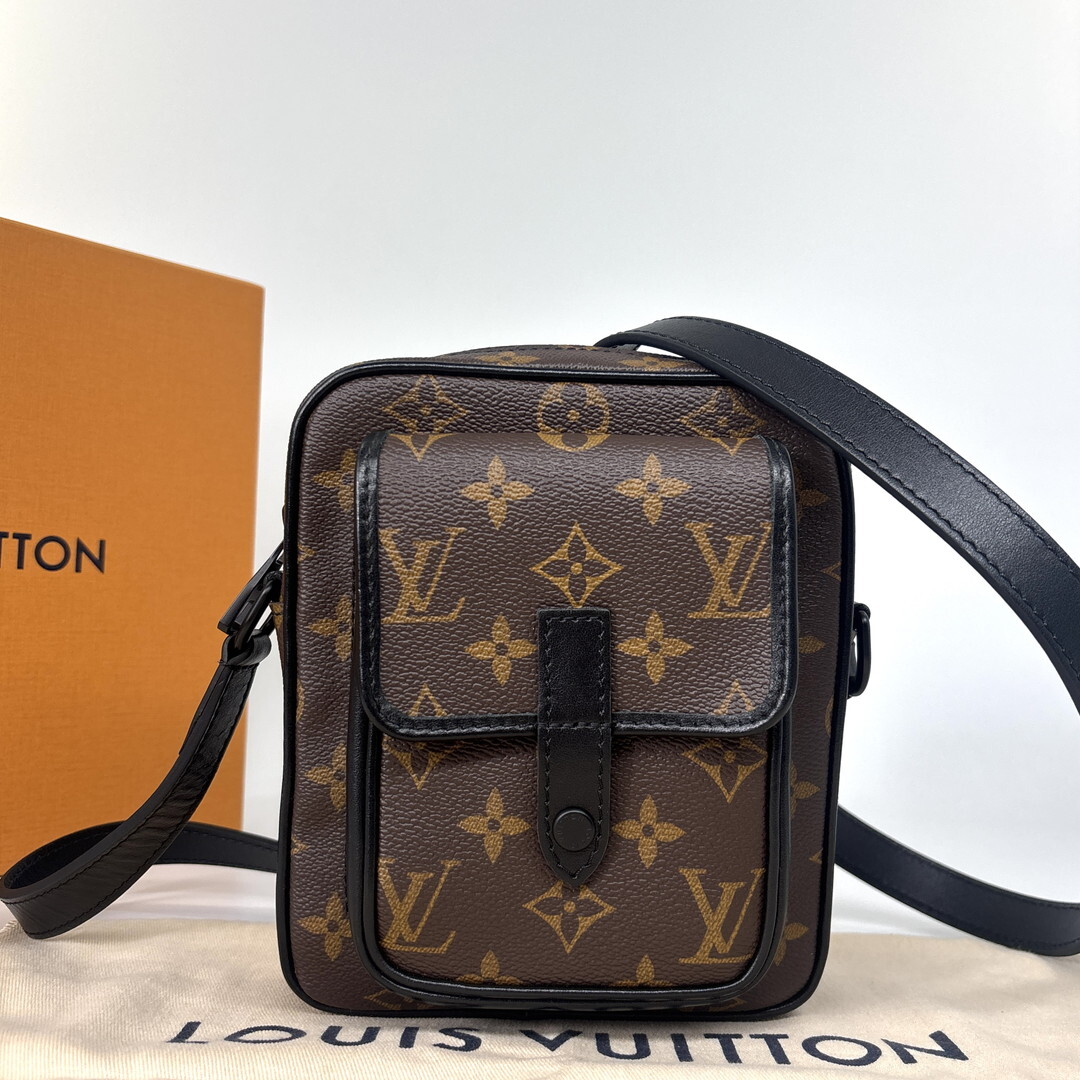 新品未使用 Louis Vuitton ルイヴィトン モノグラム マカサー クリストファー ショルダーバッグ メンズ M69404 ウェアラブル ウォレット