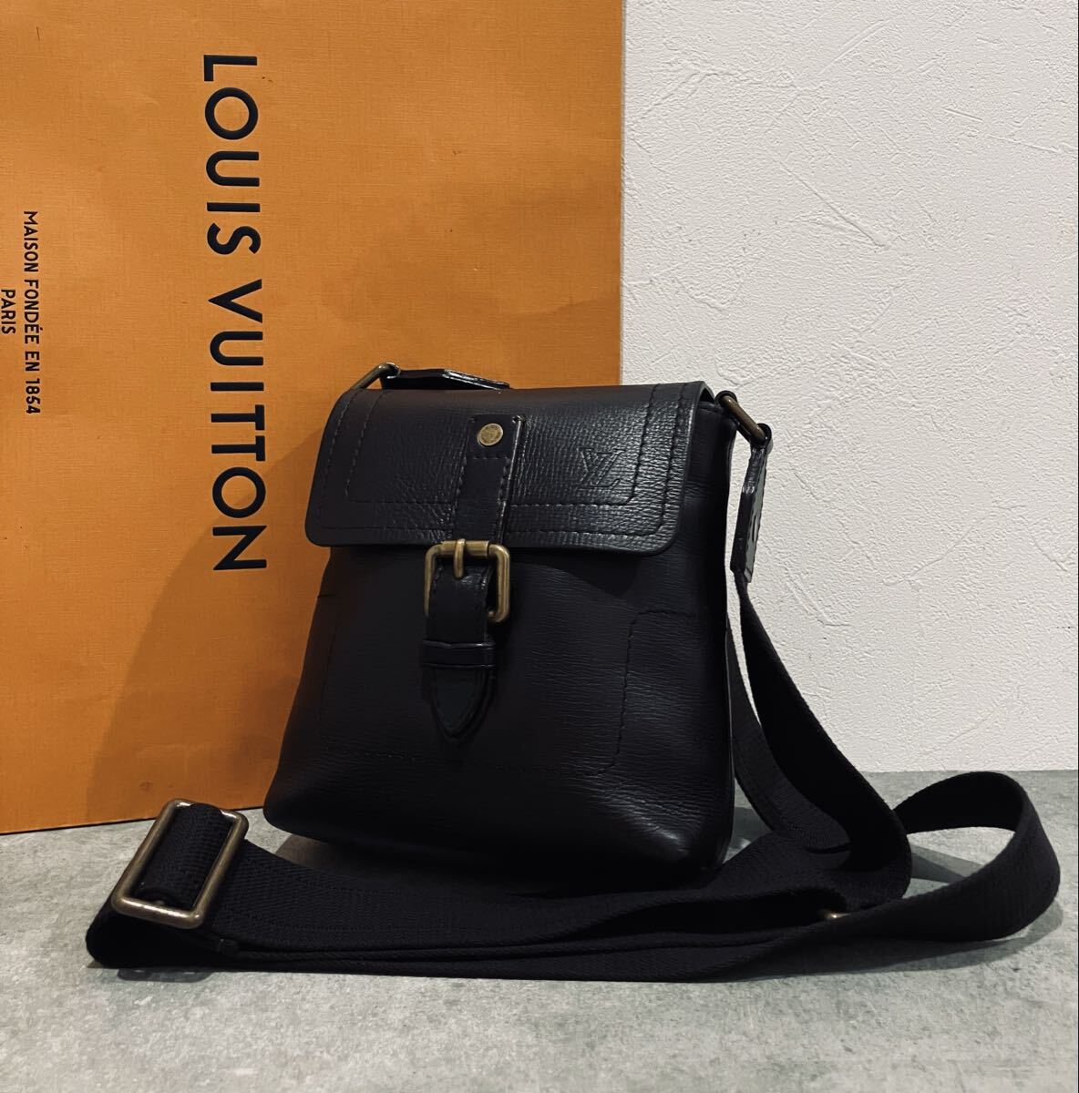 LOUIS VUITTON 極上美品 ユタ レザー ショルダー バッグ ルイ・ヴィトン 斜め掛け バック