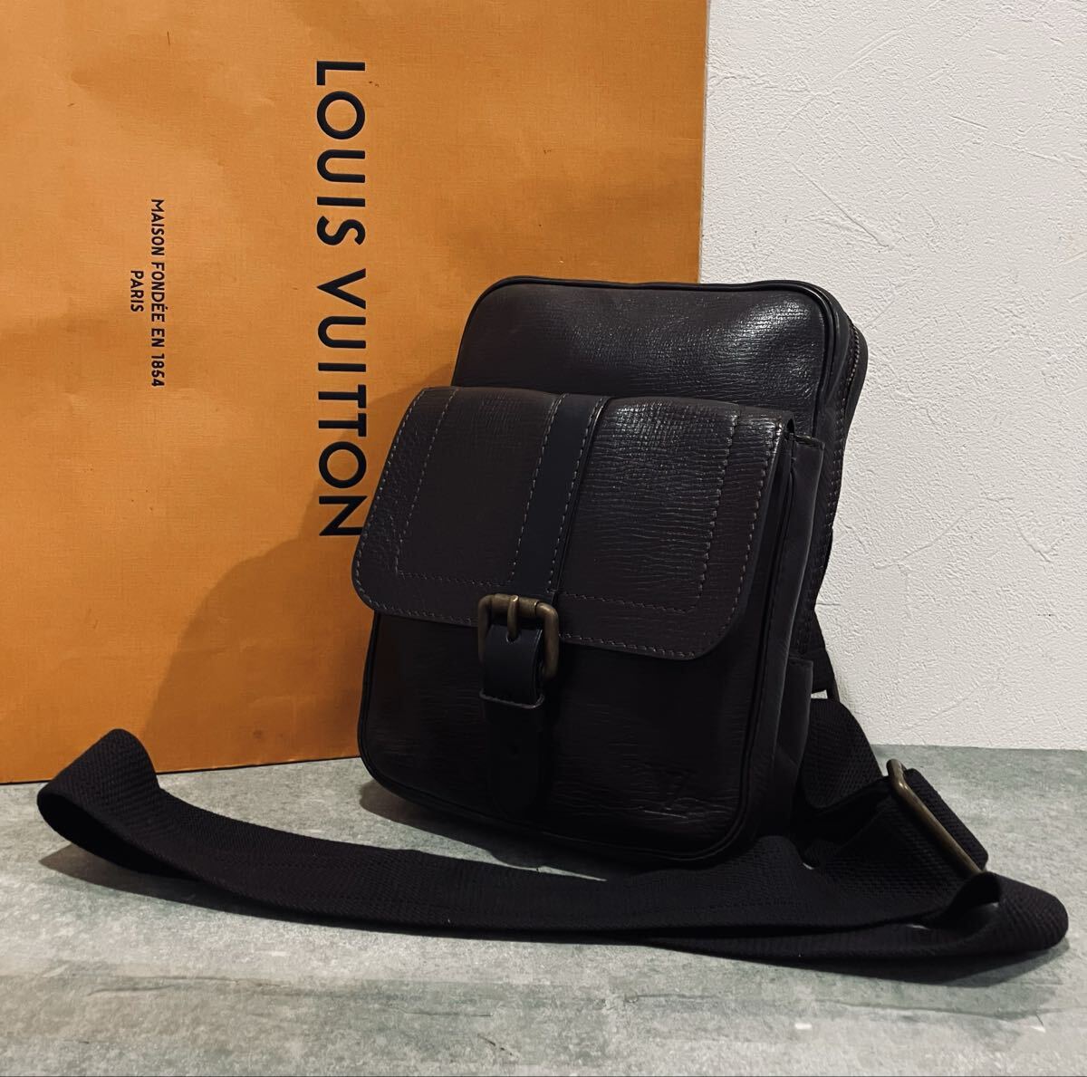 LOUIS VUITTON 極上美品 ユタ レザー ショルダー バッグ ルイ・ヴィトン 斜め掛け バック